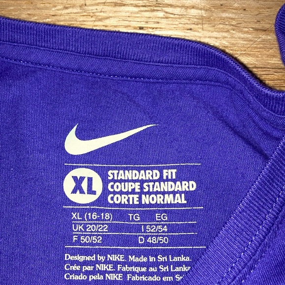 Nike Women’s Graphic T-Shirts Bundle of 4 tops- White, Purple, Pink, Teal - Picture 5 of 9